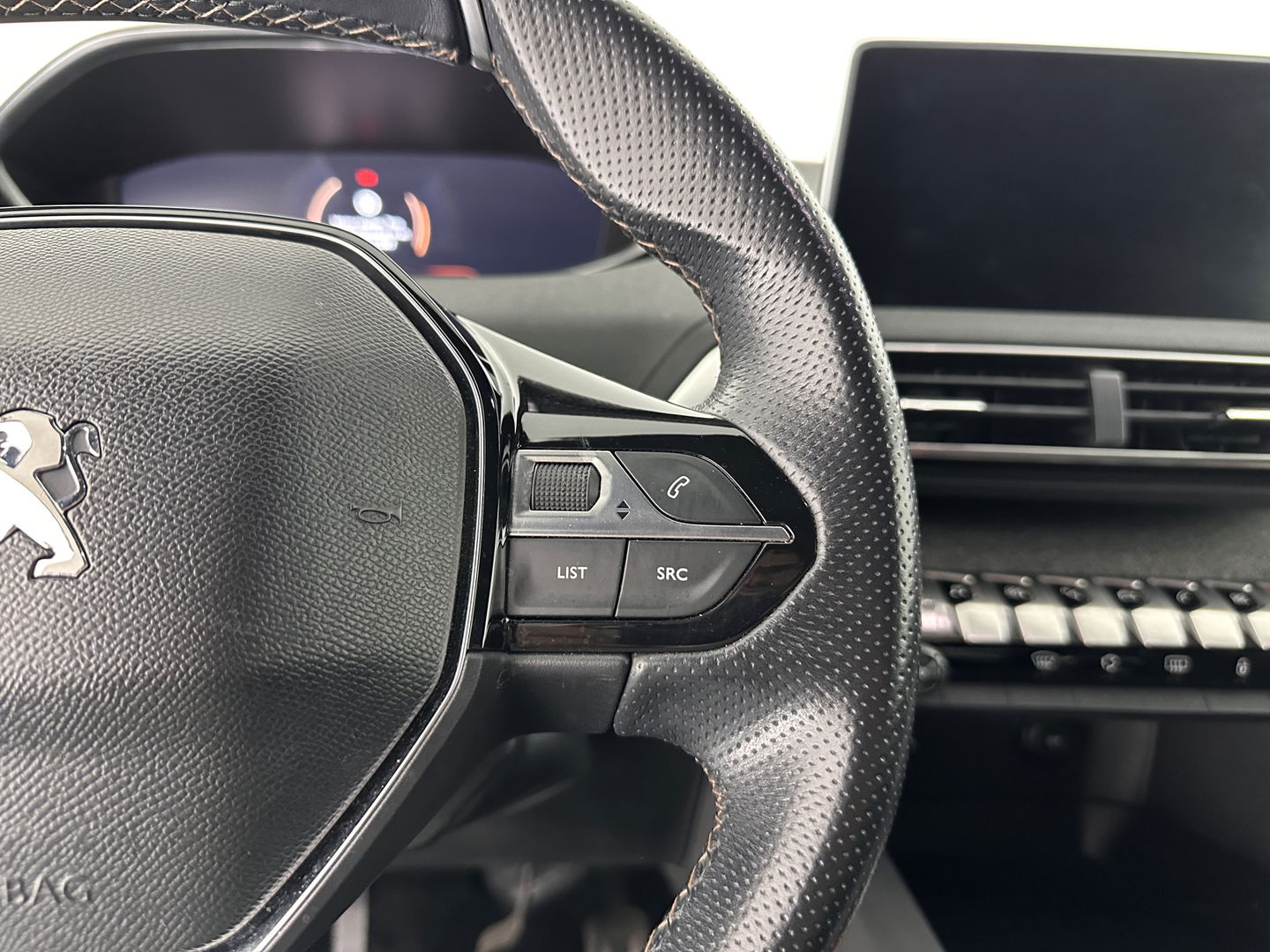 Peugeot 3008 1.2 PureTech GT Line *LEATHER-MICROFIBRE | FULL-LED | NAVI-FULLMAP | KEYLESS | CAMERA | SPORT-SEATS | 19''ALU | TOWBAR*