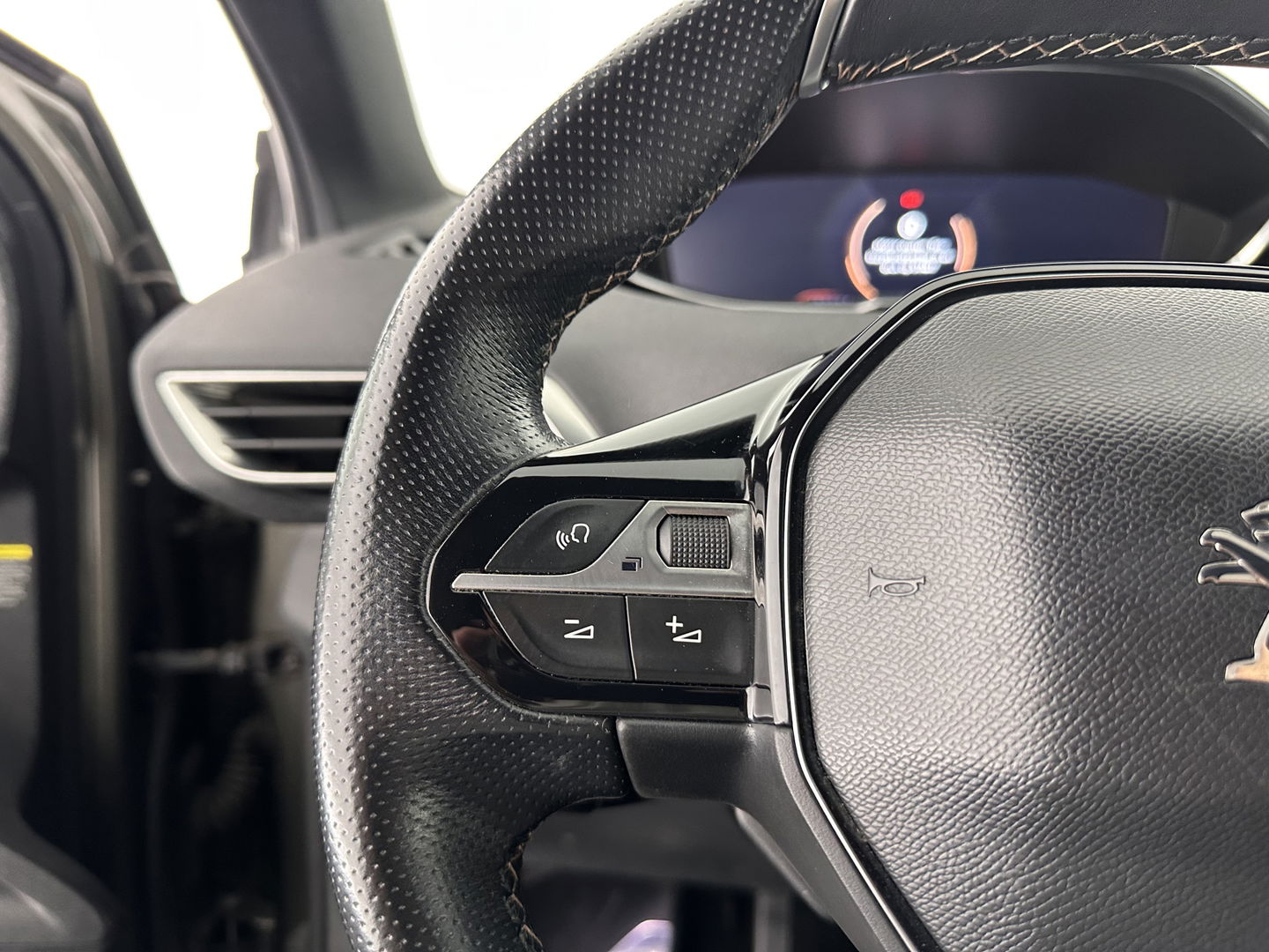 Peugeot 3008 1.2 PureTech GT Line *LEATHER-MICROFIBRE | FULL-LED | NAVI-FULLMAP | KEYLESS | CAMERA | SPORT-SEATS | 19''ALU | TOWBAR*