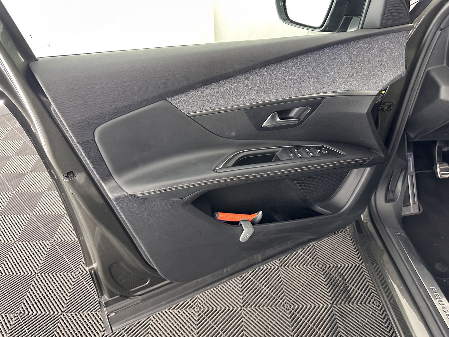 Peugeot 3008 1.2 PureTech GT Line *LEATHER-MICROFIBRE | FULL-LED | NAVI-FULLMAP | KEYLESS | CAMERA | SPORT-SEATS | 19''ALU | TOWBAR*