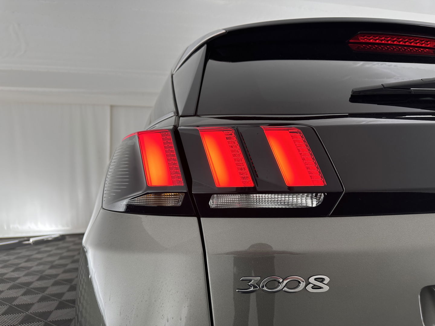 Peugeot 3008 1.2 PureTech GT Line *LEATHER-MICROFIBRE | FULL-LED | NAVI-FULLMAP | KEYLESS | CAMERA | SPORT-SEATS | 19''ALU | TOWBAR*