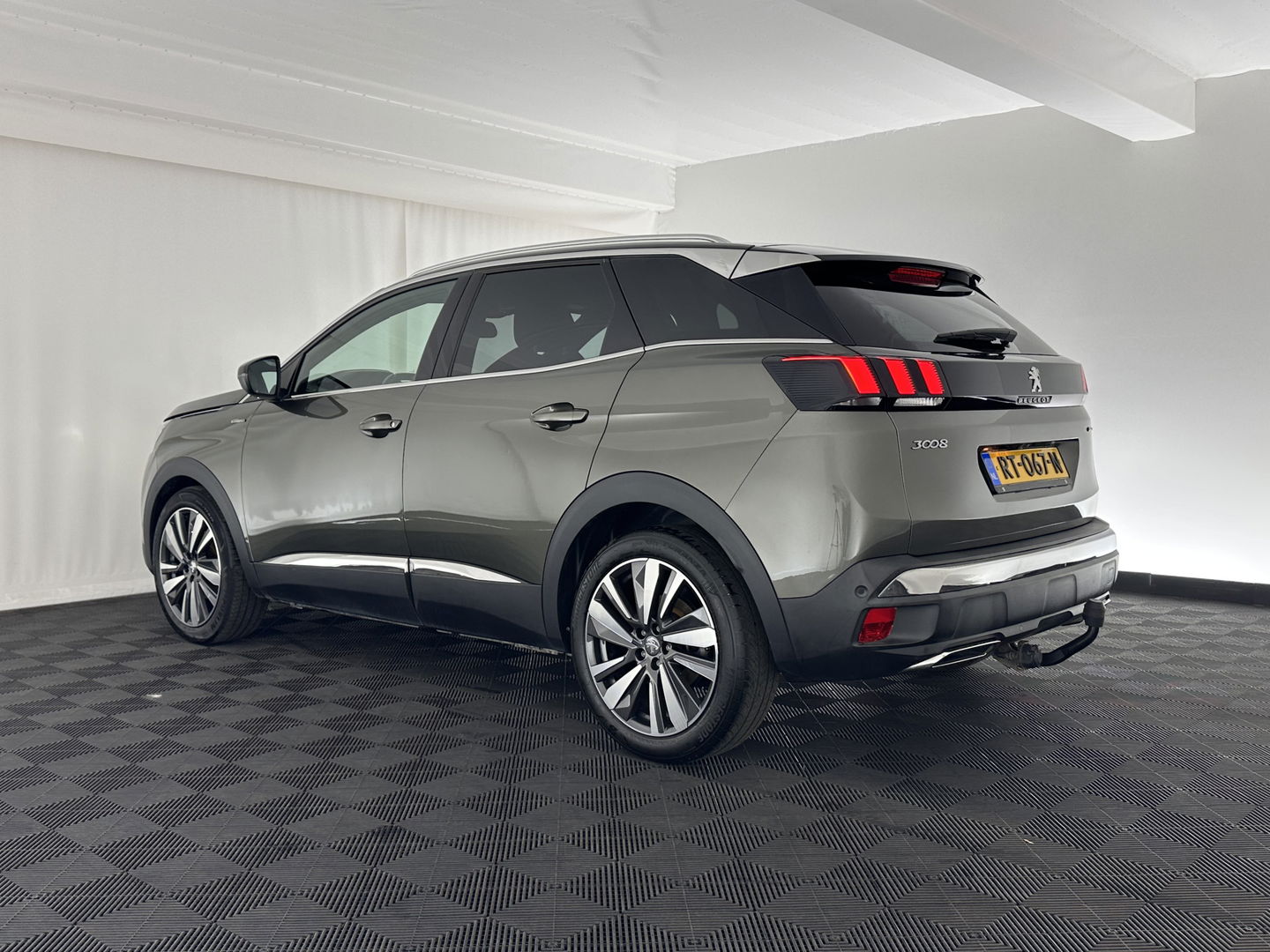 Peugeot 3008 1.2 PureTech GT Line *LEATHER-MICROFIBRE | FULL-LED | NAVI-FULLMAP | KEYLESS | CAMERA | SPORT-SEATS | 19''ALU | TOWBAR*