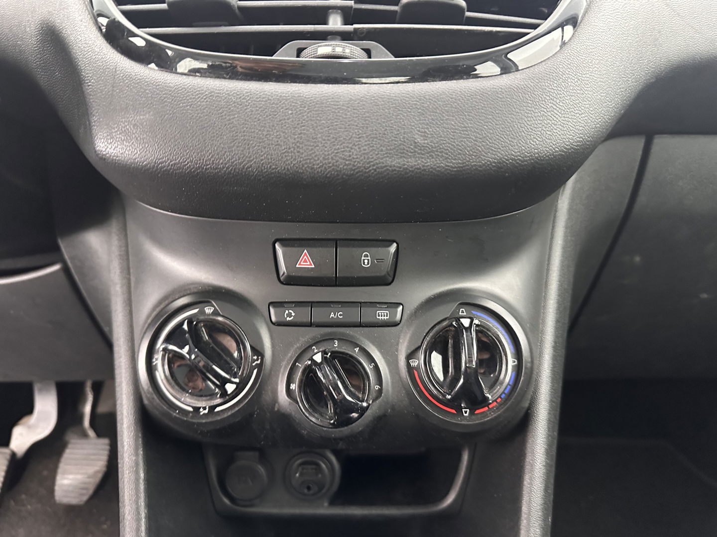 Peugeot 208 1.6 e-HDi Blue Lease *NAVI-FULLMAP | COMFORT-SEATS | AIRCO | CRUISE | TOWBAR*