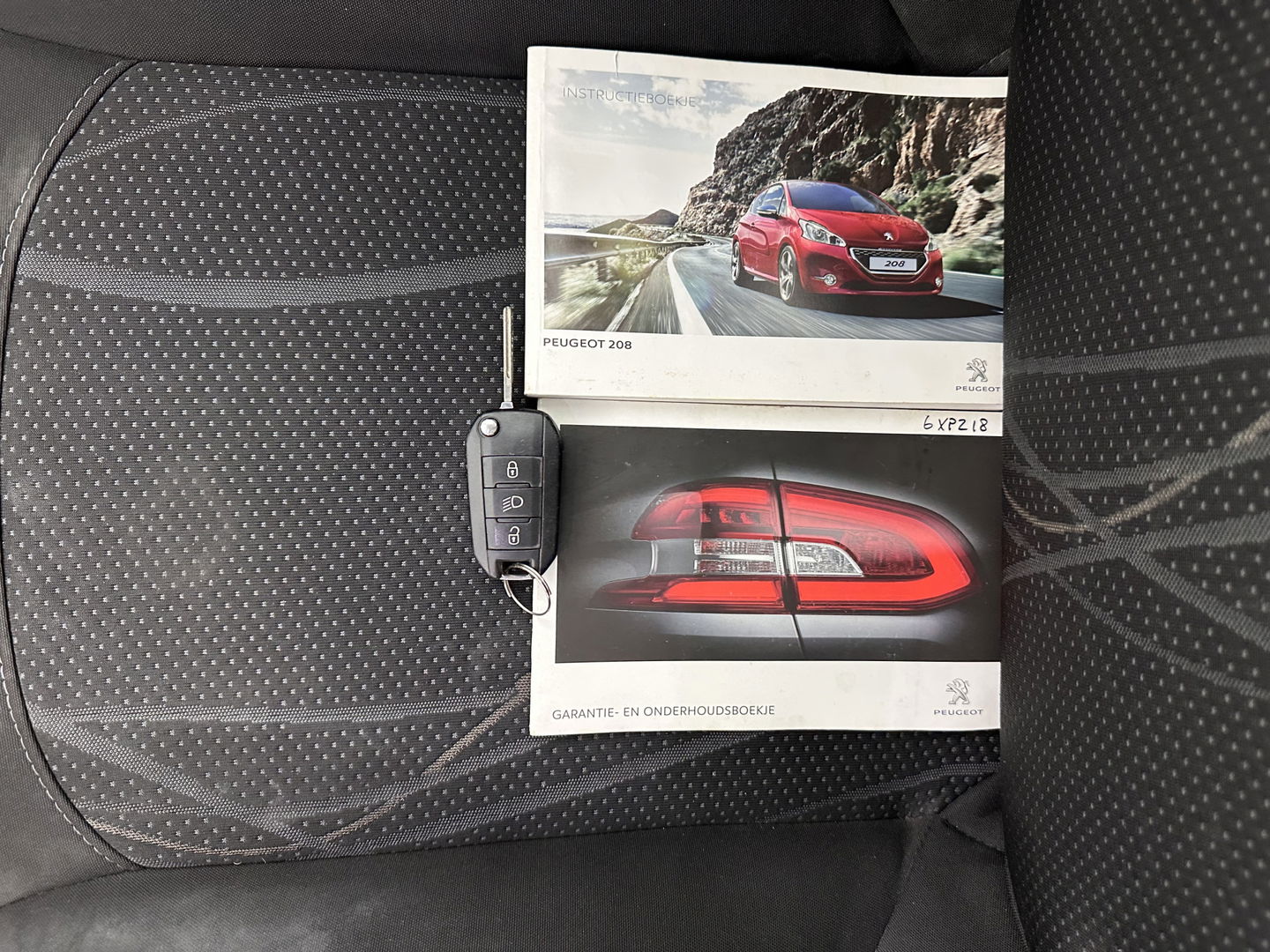 Peugeot 208 1.6 e-HDi Blue Lease *NAVI-FULLMAP | COMFORT-SEATS | AIRCO | CRUISE | TOWBAR*