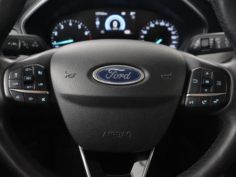 Ford Focus 1.0 EcoBoost Connected | Stoel & stuurverwarming | Camera | Adaptive cruise | Trekhaak | Carplay | Keyless | Navigatie | Climate control