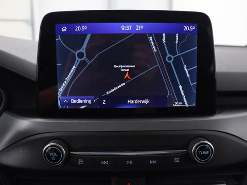 Ford Focus 1.0 EcoBoost Connected | Stoel & stuurverwarming | Camera | Adaptive cruise | Trekhaak | Carplay | Keyless | Navigatie | Climate control