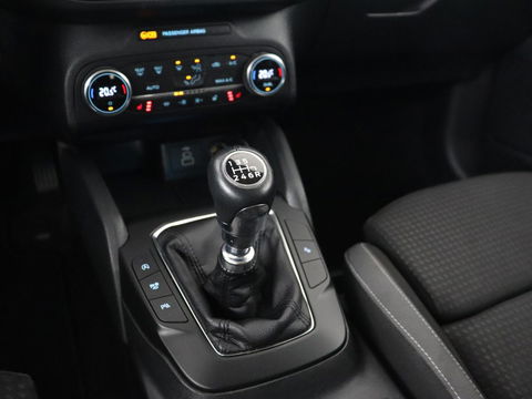 Ford Focus 1.0 EcoBoost Connected | Stoel & stuurverwarming | Camera | Adaptive cruise | Trekhaak | Carplay | Keyless | Navigatie | Climate control