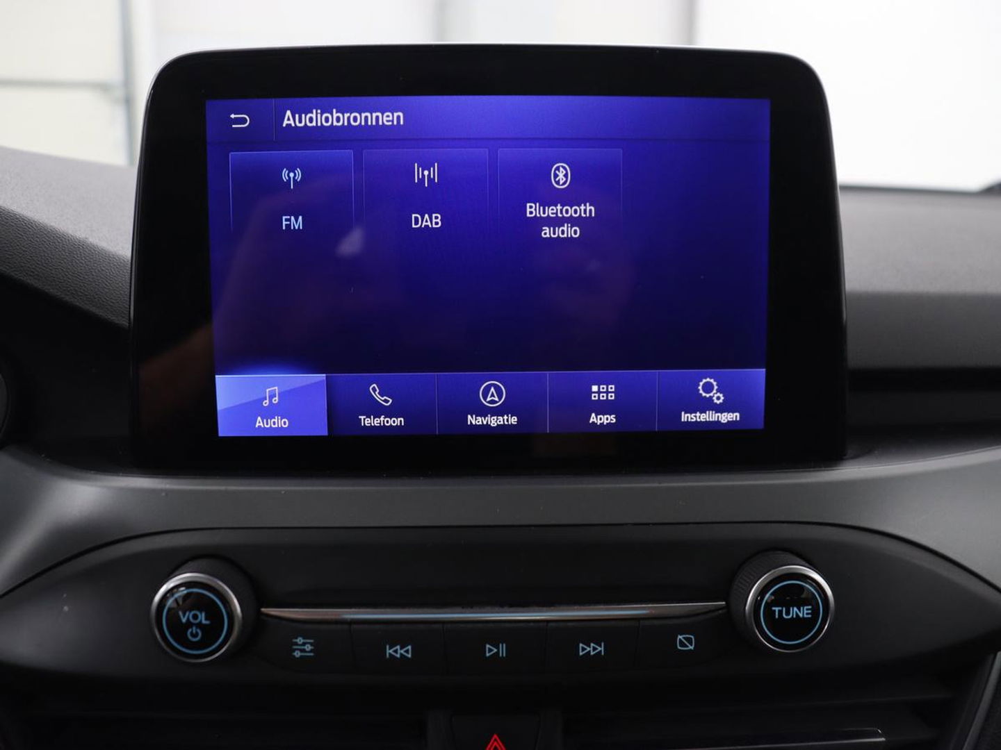 Ford Focus 1.0 EcoBoost Connected | Stoel & stuurverwarming | Camera | Adaptive cruise | Trekhaak | Carplay | Keyless | Navigatie | Climate control