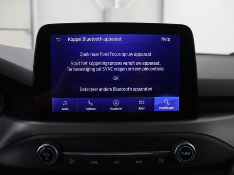Ford Focus 1.0 EcoBoost Connected | Stoel & stuurverwarming | Camera | Adaptive cruise | Trekhaak | Carplay | Keyless | Navigatie | Climate control