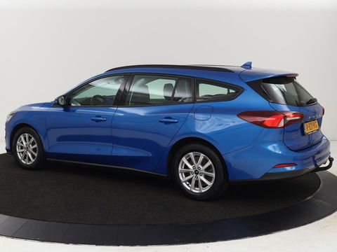 Ford Focus 1.0 EcoBoost Connected | Stoel & stuurverwarming | Camera | Adaptive cruise | Trekhaak | Carplay | Keyless | Navigatie | Climate control