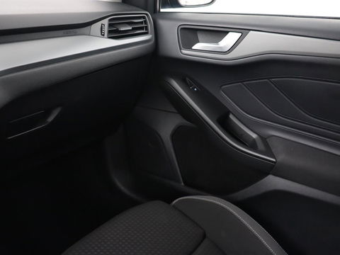 Ford Focus 1.0 EcoBoost Connected | Stoel & stuurverwarming | Camera | Adaptive cruise | Trekhaak | Carplay | Keyless | Navigatie | Climate control