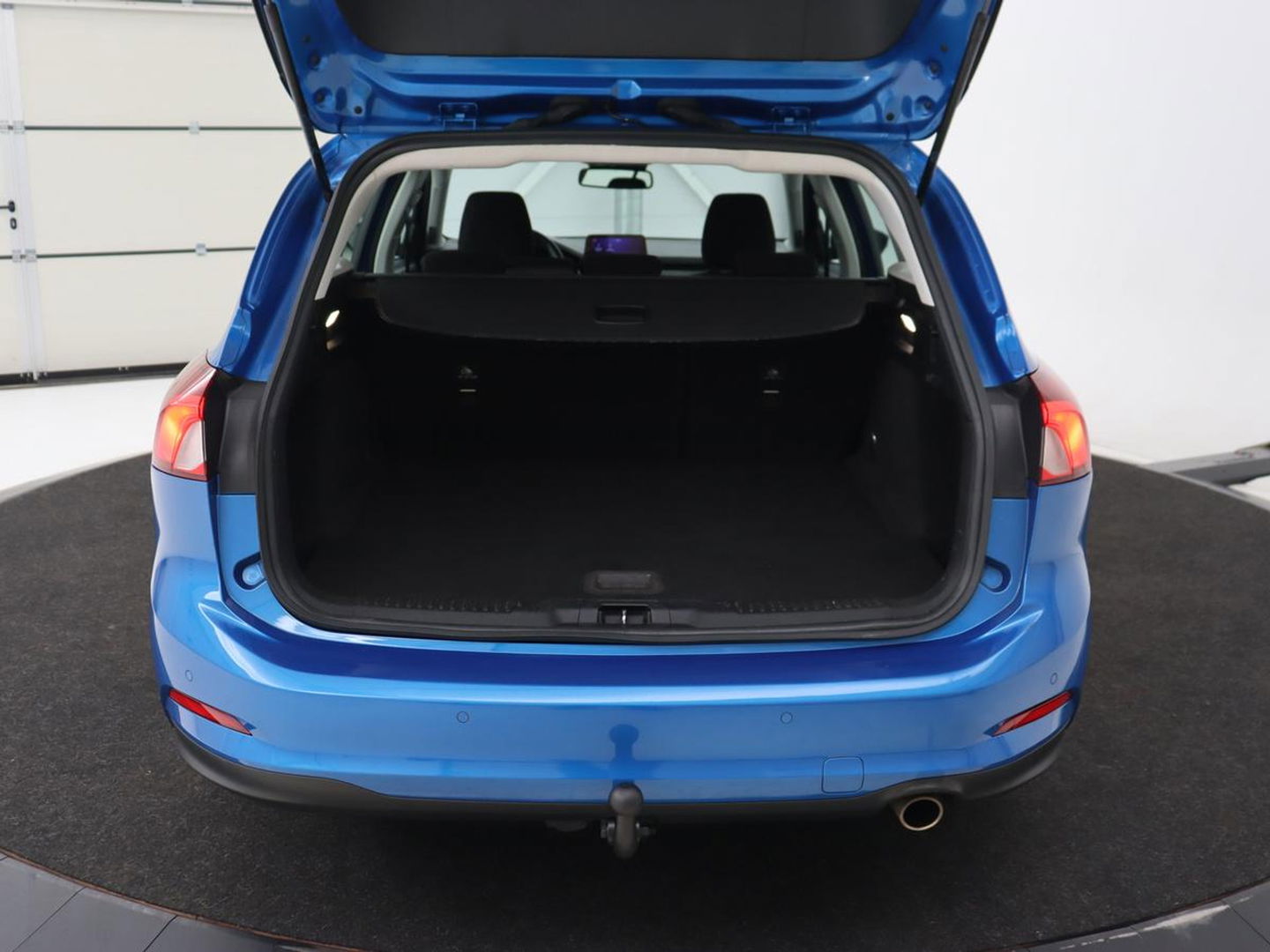 Ford Focus 1.0 EcoBoost Connected | Stoel & stuurverwarming | Camera | Adaptive cruise | Trekhaak | Carplay | Keyless | Navigatie | Climate control