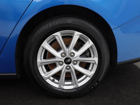 Ford Focus 1.0 EcoBoost Connected | Stoel & stuurverwarming | Camera | Adaptive cruise | Trekhaak | Carplay | Keyless | Navigatie | Climate control