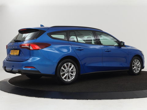 Ford Focus 1.0 EcoBoost Connected | Stoel & stuurverwarming | Camera | Adaptive cruise | Trekhaak | Carplay | Keyless | Navigatie | Climate control