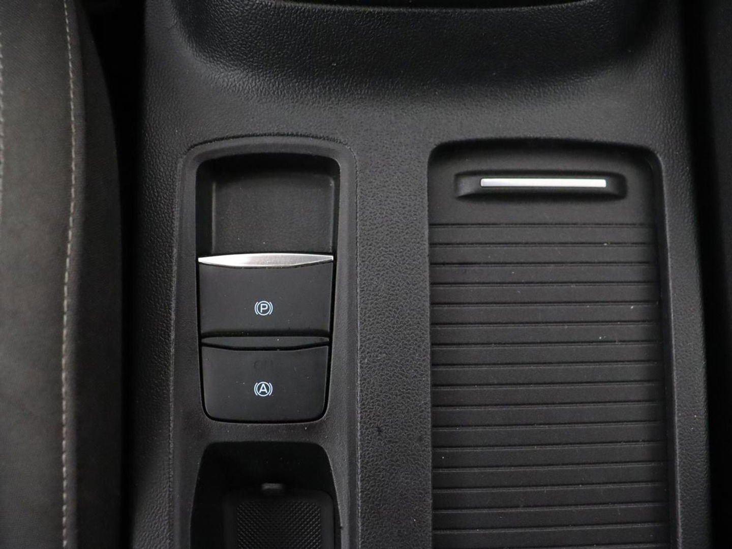 Ford Focus 1.0 EcoBoost Connected | Stoel & stuurverwarming | Camera | Adaptive cruise | Trekhaak | Carplay | Keyless | Navigatie | Climate control