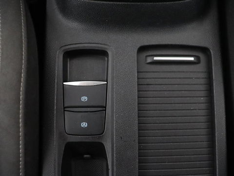 Ford Focus 1.0 EcoBoost Connected | Stoel & stuurverwarming | Camera | Adaptive cruise | Trekhaak | Carplay | Keyless | Navigatie | Climate control
