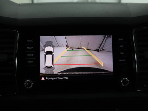 Škoda Kodiaq 1.5 TSI Business Edition 7-persoons | Leder | Trekhaak | Stoelverwarming | Carplay | Camera | Full LED | Navigatie | Canton Sound | Climate control
