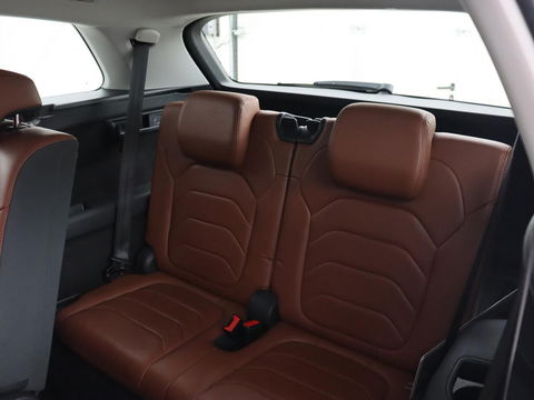 Škoda Kodiaq 1.5 TSI Business Edition 7-persoons | Leder | Trekhaak | Stoelverwarming | Carplay | Camera | Full LED | Navigatie | Canton Sound | Climate control