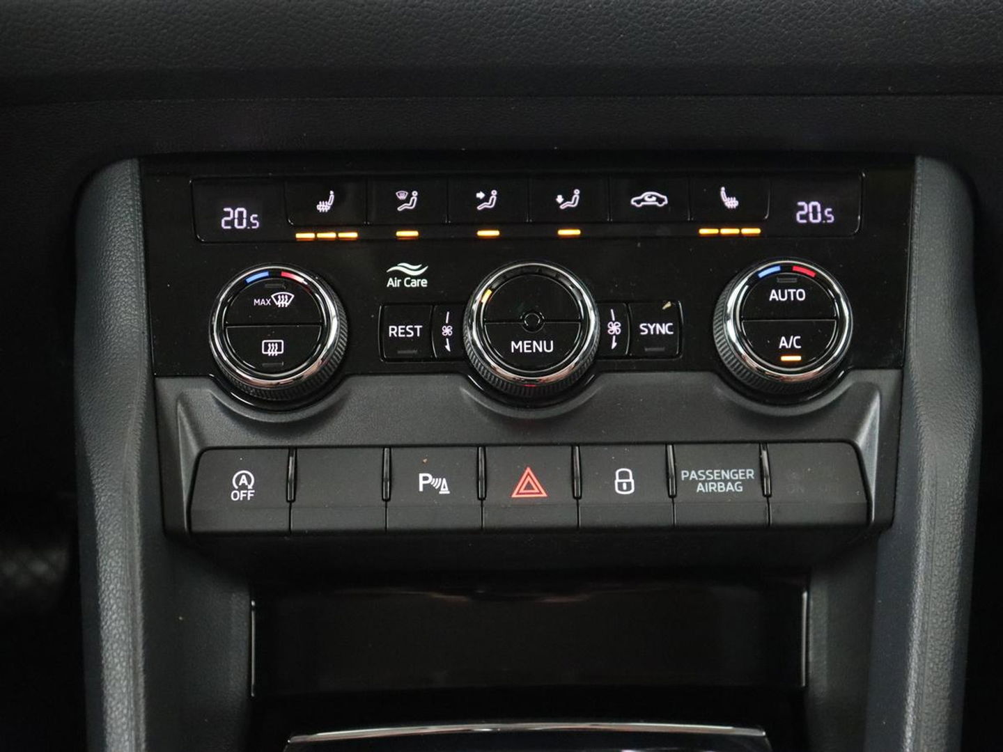 Škoda Kodiaq 1.5 TSI Business Edition 7-persoons | Leder | Trekhaak | Stoelverwarming | Carplay | Camera | Full LED | Navigatie | Canton Sound | Climate control