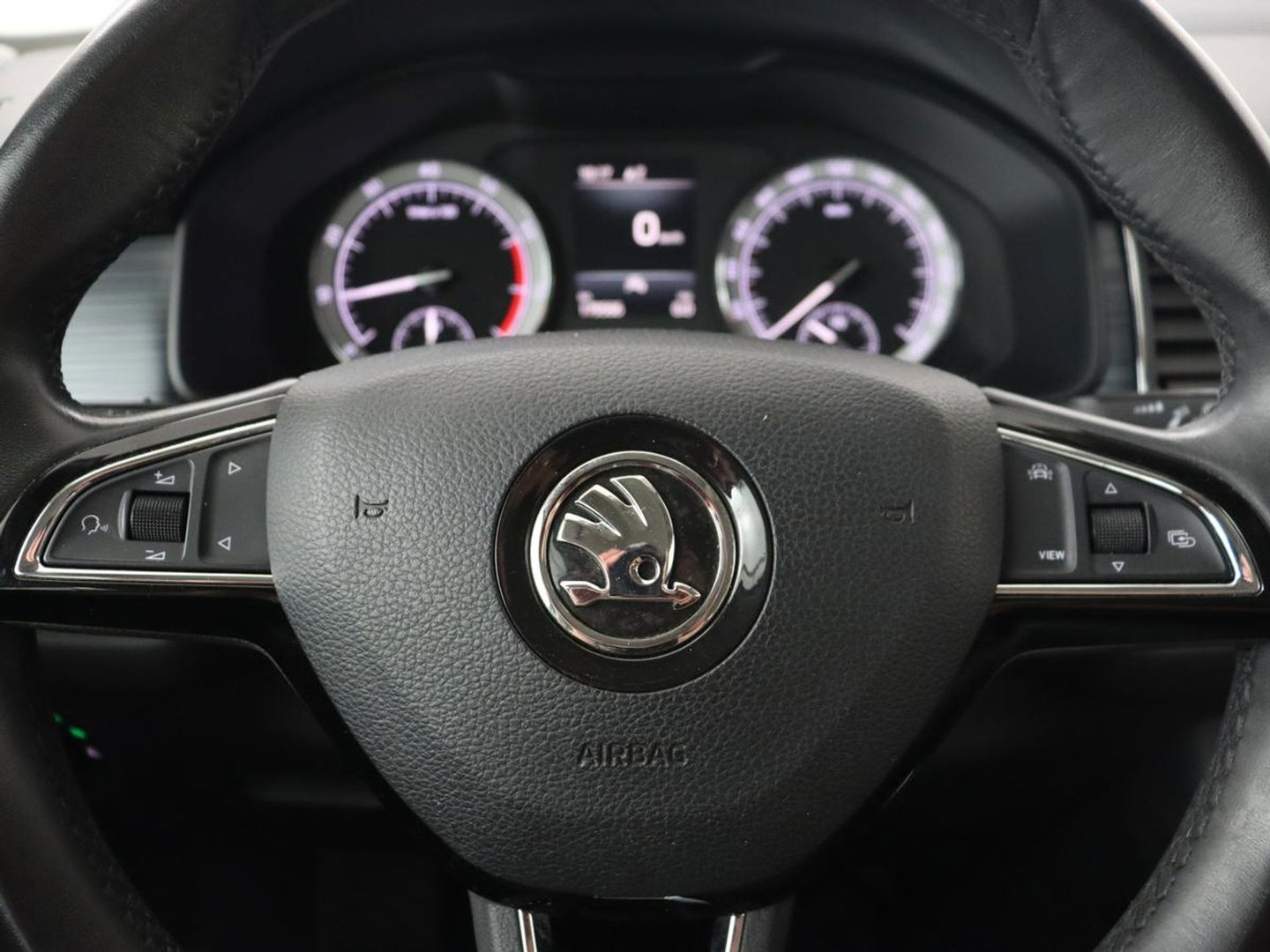 Škoda Kodiaq 1.5 TSI Business Edition 7-persoons | Leder | Trekhaak | Stoelverwarming | Carplay | Camera | Full LED | Navigatie | Canton Sound | Climate control