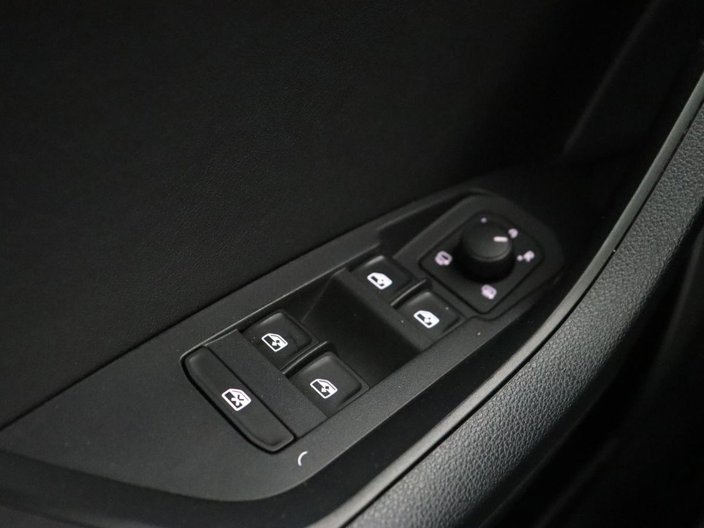 Škoda Kodiaq 1.5 TSI Business Edition 7-persoons | Leder | Trekhaak | Stoelverwarming | Carplay | Camera | Full LED | Navigatie | Canton Sound | Climate control