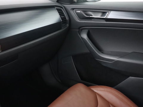Škoda Kodiaq 1.5 TSI Business Edition 7-persoons | Leder | Trekhaak | Stoelverwarming | Carplay | Camera | Full LED | Navigatie | Canton Sound | Climate control