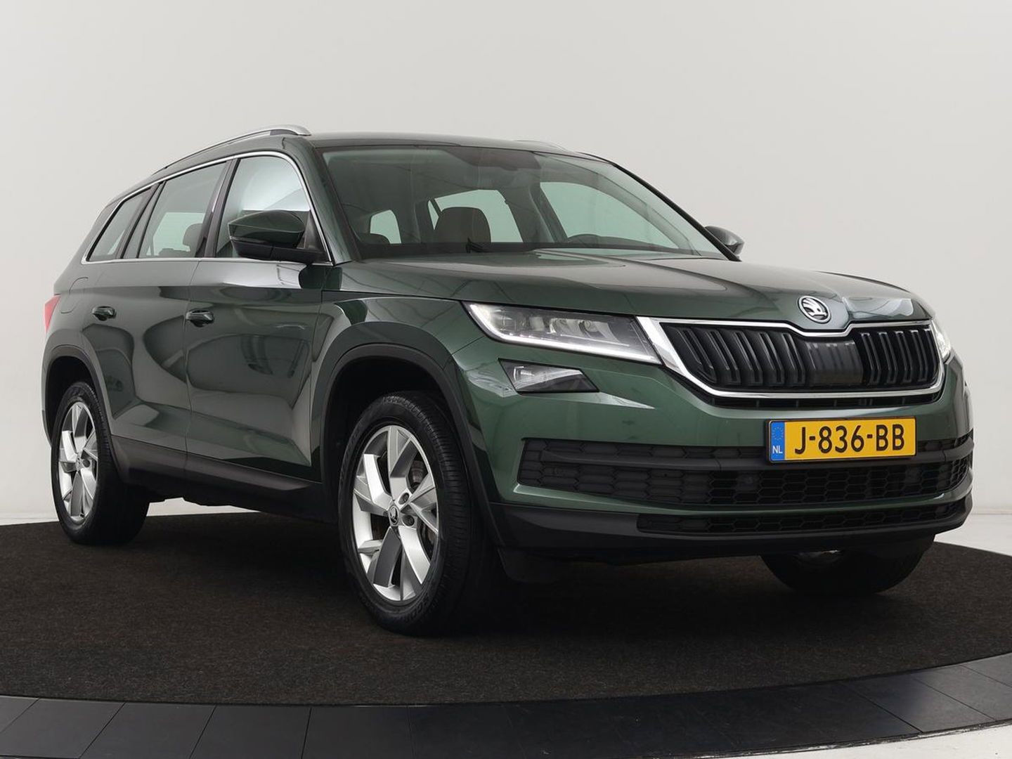 Škoda Kodiaq 1.5 TSI Business Edition 7-persoons | Leder | Trekhaak | Stoelverwarming | Carplay | Camera | Full LED | Navigatie | Canton Sound | Climate control