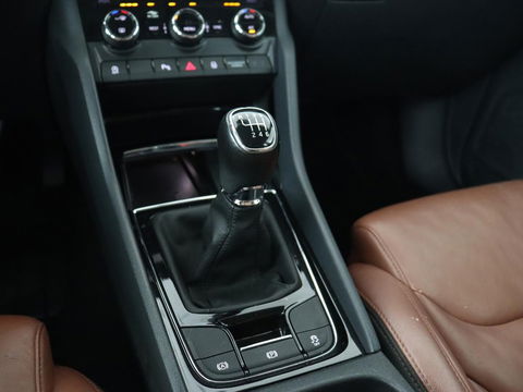 Škoda Kodiaq 1.5 TSI Business Edition 7-persoons | Leder | Trekhaak | Stoelverwarming | Carplay | Camera | Full LED | Navigatie | Canton Sound | Climate control
