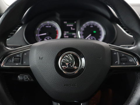 Škoda Octavia 1.0 TSI Style | Stoelverwarming | Trekhaak | Adaptive cruise | Carplay | Park Assist | Keyless | Full LED | Navigatie | Canton Sound | Climate control