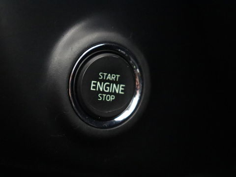 Škoda Octavia 1.0 TSI Style | Stoelverwarming | Trekhaak | Adaptive cruise | Carplay | Park Assist | Keyless | Full LED | Navigatie | Canton Sound | Climate control