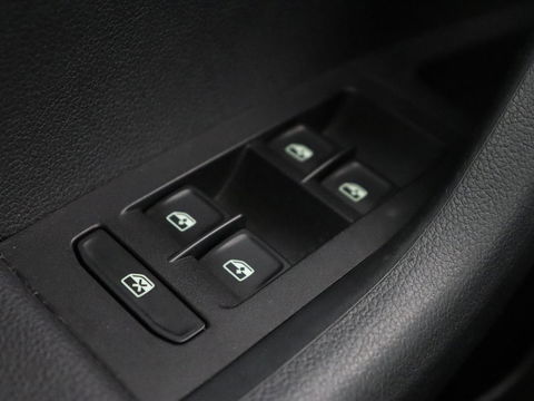 Škoda Octavia 1.0 TSI Style | Stoelverwarming | Trekhaak | Adaptive cruise | Carplay | Park Assist | Keyless | Full LED | Navigatie | Canton Sound | Climate control
