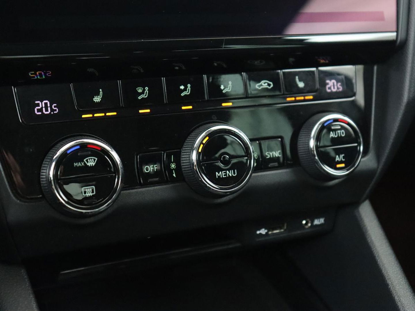 Škoda Octavia 1.0 TSI Style | Stoelverwarming | Trekhaak | Adaptive cruise | Carplay | Park Assist | Keyless | Full LED | Navigatie | Canton Sound | Climate control