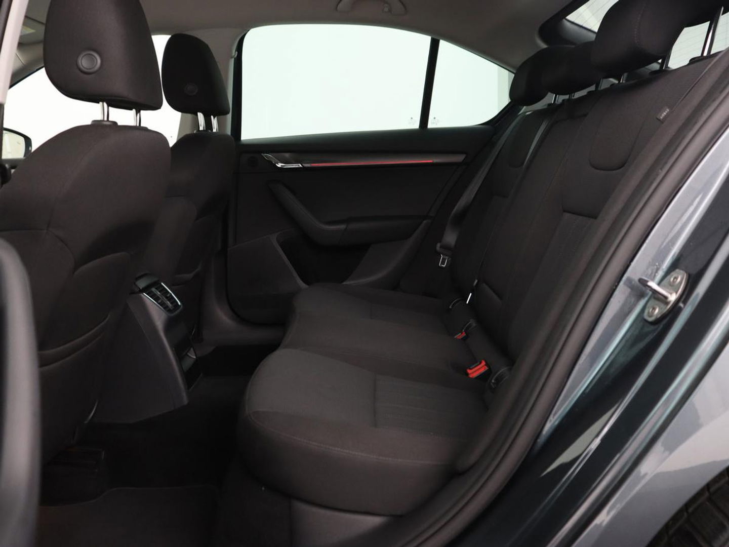 Škoda Octavia 1.0 TSI Style | Stoelverwarming | Trekhaak | Adaptive cruise | Carplay | Park Assist | Keyless | Full LED | Navigatie | Canton Sound | Climate control