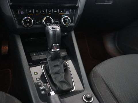 Škoda Octavia 1.0 TSI Style | Stoelverwarming | Trekhaak | Adaptive cruise | Carplay | Park Assist | Keyless | Full LED | Navigatie | Canton Sound | Climate control