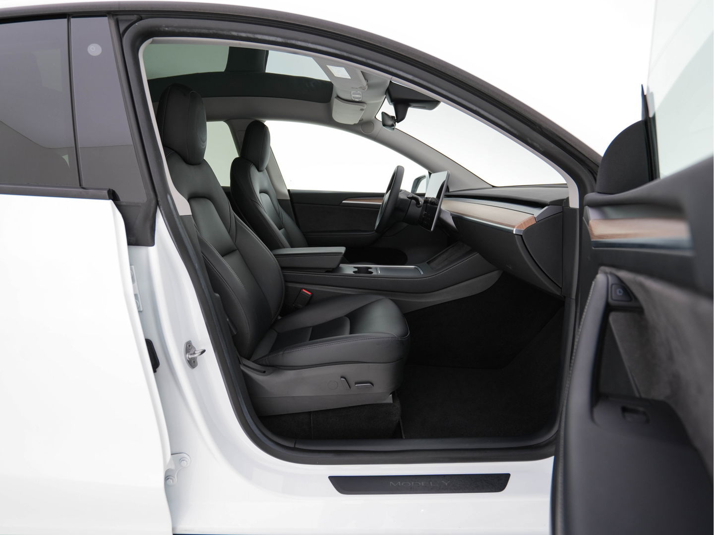 Tesla Model Y Long Range AWD 75 kWh [ 3-Fase ] (INCL.BTW) Aut. *PANO-WINDOW | AUTO-PILOT | LUXURY-LEATHER | SURROUND-VIEW | NAVI-FULLMAP | FULL-LED | AIR-SUSPENSION | DIGI-COCKPIT | KEYLESS | CAMERA | DAB+ | HEATED-COMFORT-SEATS*