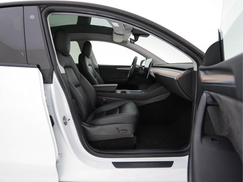 Tesla Model Y Long Range AWD 75 kWh [ 3-Fase ] (INCL.BTW) Aut. *PANO-WINDOW | AUTO-PILOT | LUXURY-LEATHER | SURROUND-VIEW | NAVI-FULLMAP | FULL-LED | AIR-SUSPENSION | DIGI-COCKPIT | KEYLESS | CAMERA | DAB+ | HEATED-COMFORT-SEATS*