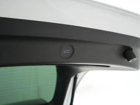 Tesla Model Y Long Range AWD 75 kWh [ 3-Fase ] (INCL.BTW) Aut. *PANO-WINDOW | AUTO-PILOT | LUXURY-LEATHER | SURROUND-VIEW | NAVI-FULLMAP | FULL-LED | AIR-SUSPENSION | DIGI-COCKPIT | KEYLESS | CAMERA | DAB+ | HEATED-COMFORT-SEATS*