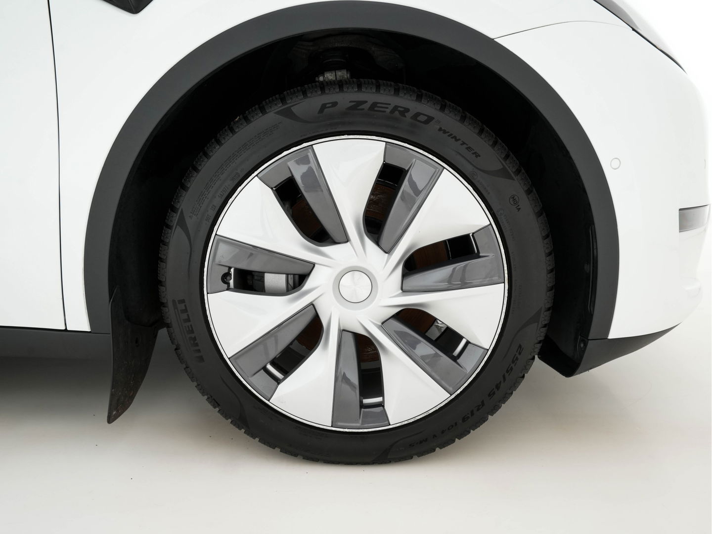 Tesla Model Y Long Range AWD 75 kWh [ 3-Fase ] (INCL.BTW) Aut. *PANO-WINDOW | AUTO-PILOT | LUXURY-LEATHER | SURROUND-VIEW | NAVI-FULLMAP | FULL-LED | AIR-SUSPENSION | DIGI-COCKPIT | KEYLESS | CAMERA | DAB+ | HEATED-COMFORT-SEATS*
