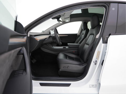 Tesla Model Y Long Range AWD 75 kWh [ 3-Fase ] (INCL.BTW) Aut. *PANO-WINDOW | AUTO-PILOT | LUXURY-LEATHER | SURROUND-VIEW | NAVI-FULLMAP | FULL-LED | AIR-SUSPENSION | DIGI-COCKPIT | KEYLESS | CAMERA | DAB+ | HEATED-COMFORT-SEATS*