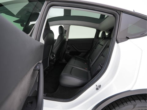 Tesla Model Y Long Range AWD 75 kWh [ 3-Fase ] (INCL.BTW) Aut. *PANO-WINDOW | AUTO-PILOT | LUXURY-LEATHER | SURROUND-VIEW | NAVI-FULLMAP | FULL-LED | AIR-SUSPENSION | DIGI-COCKPIT | KEYLESS | CAMERA | DAB+ | HEATED-COMFORT-SEATS*