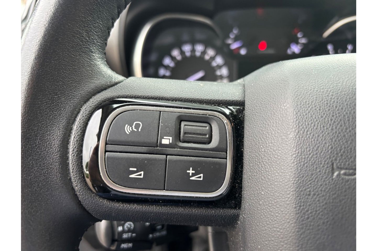 Citroën C3 Aircross 1.2 PT S&S SHINE NAVI AIRCO/ECC PDC