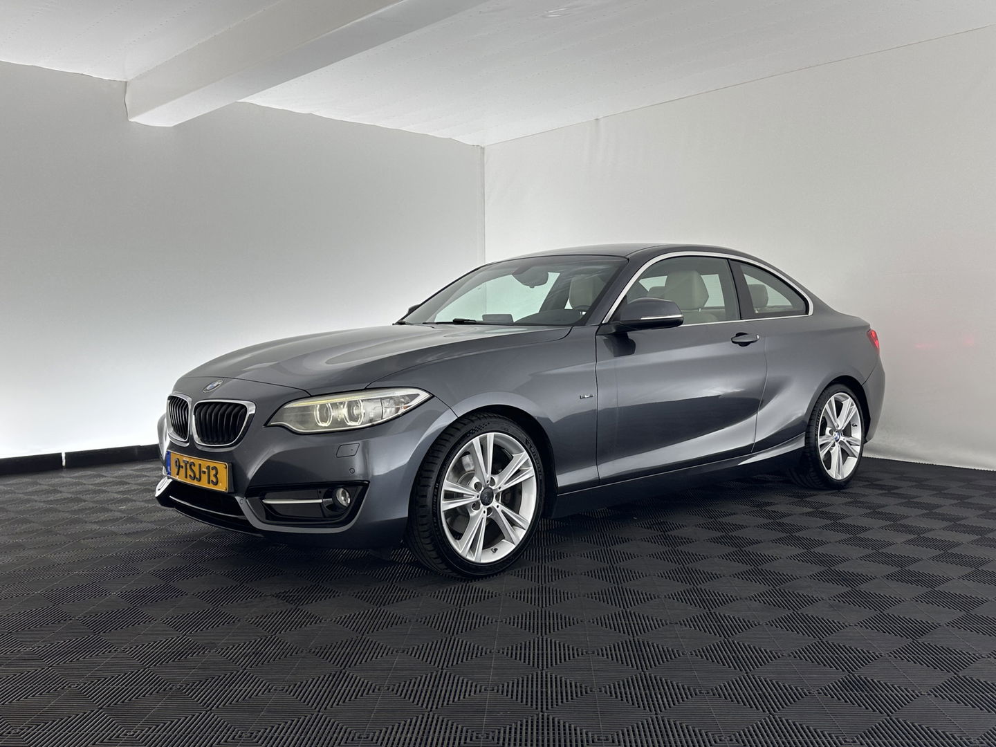 BMW 2 Serie Coupé 220d High Executive *FULL-LEATHER | XENON | NAVI-FULLMAP | SPORT\HEATED-SEATS | KEYLESS | ECC | PDC | CRUISE | 18''ALU |  TOWBAR*