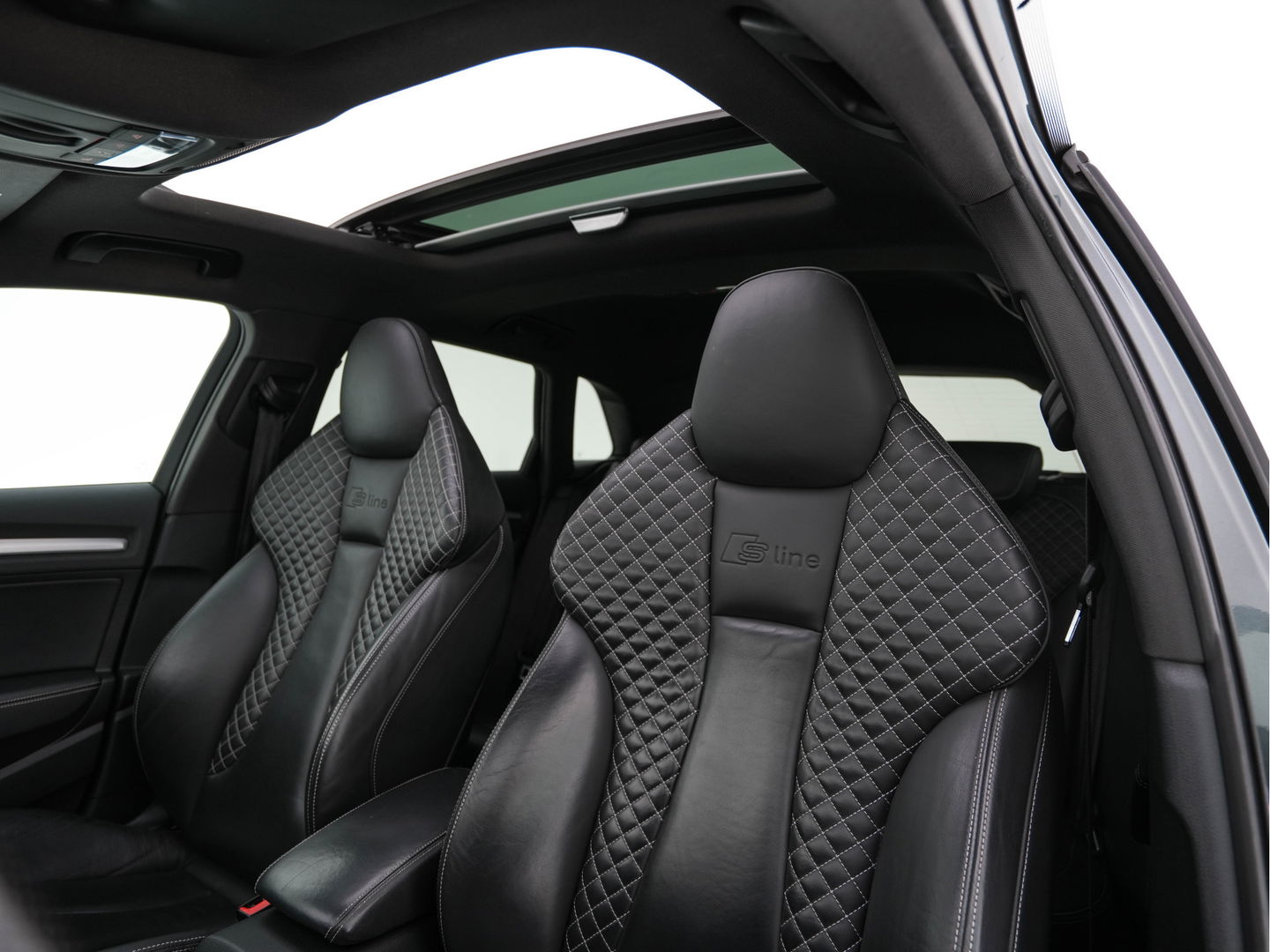 Audi A3 Sportback 1.4 e-tron PHEV Ambition Pro Line plus Aut. *PANO | RS-SEATS | BANG&OLUFSEN | FULL-LEATHER | FULL-LED | ADAPTIVE-CRUISE | BLIND-SPOT | KEYLESS | DAB+ | CAMERA | NAVI-FULLMAP | 19''ALU*