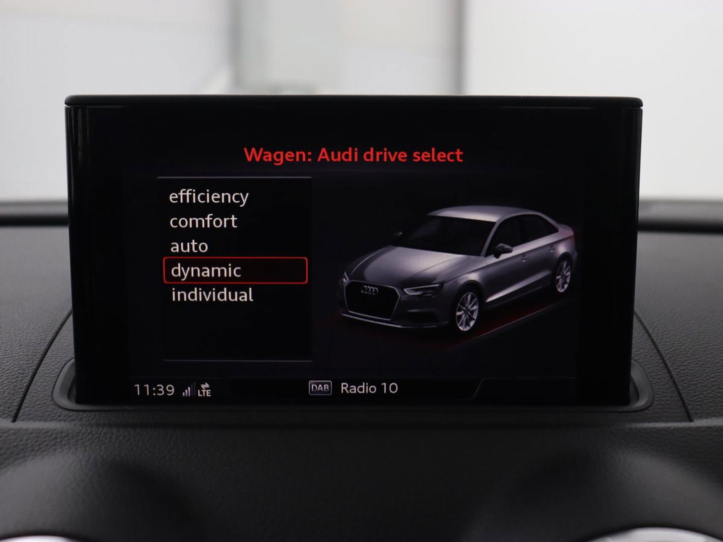Audi A3 35 TFSI Advance Sport | Stoelverwarming | Carplay | Virtual Cockpit | Sportstoelen | Full LED | Navigatie | Half leder | Climate control | DAB | S Line