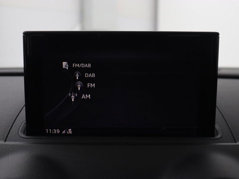 Audi A3 35 TFSI Advance Sport | Stoelverwarming | Carplay | Virtual Cockpit | Sportstoelen | Full LED | Navigatie | Half leder | Climate control | DAB | S Line