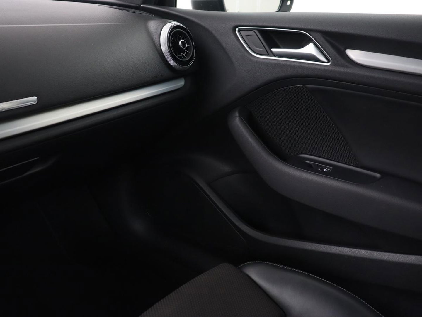 Audi A3 35 TFSI Advance Sport | Stoelverwarming | Carplay | Virtual Cockpit | Sportstoelen | Full LED | Navigatie | Half leder | Climate control | DAB | S Line