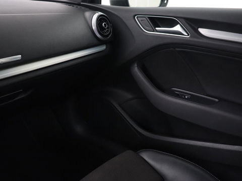 Audi A3 35 TFSI Advance Sport | Stoelverwarming | Carplay | Virtual Cockpit | Sportstoelen | Full LED | Navigatie | Half leder | Climate control | DAB | S Line