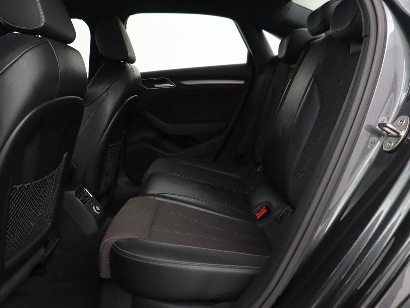 Audi A3 35 TFSI Advance Sport | Stoelverwarming | Carplay | Virtual Cockpit | Sportstoelen | Full LED | Navigatie | Half leder | Climate control | DAB | S Line