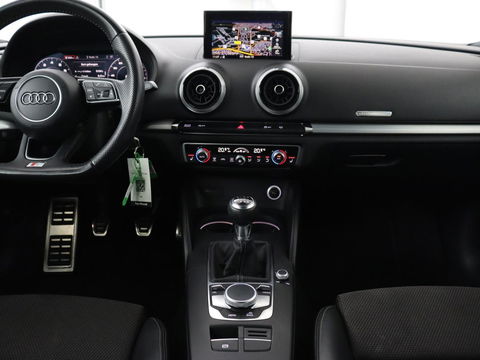 Audi A3 35 TFSI Advance Sport | Stoelverwarming | Carplay | Virtual Cockpit | Sportstoelen | Full LED | Navigatie | Half leder | Climate control | DAB | S Line