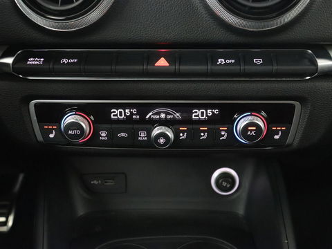 Audi A3 35 TFSI Advance Sport | Stoelverwarming | Carplay | Virtual Cockpit | Sportstoelen | Full LED | Navigatie | Half leder | Climate control | DAB | S Line