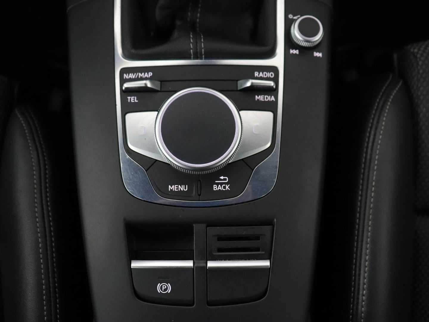 Audi A3 35 TFSI Advance Sport | Stoelverwarming | Carplay | Virtual Cockpit | Sportstoelen | Full LED | Navigatie | Half leder | Climate control | DAB | S Line